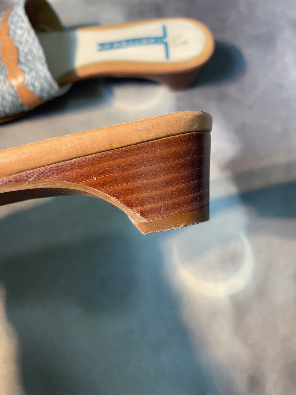 Trotters Women's Tan & Light Blue Woven Slide Mules | 7.5 - Picture 5 of 7